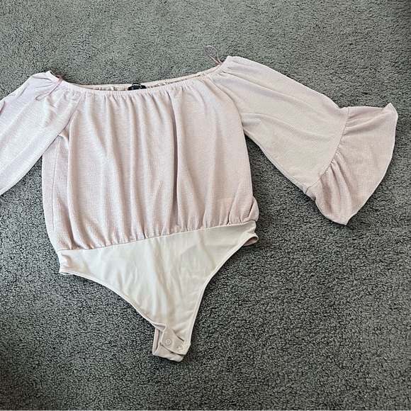 Express off shoulder trumpet sleeve bodysuit medium - Picture 3 of 9